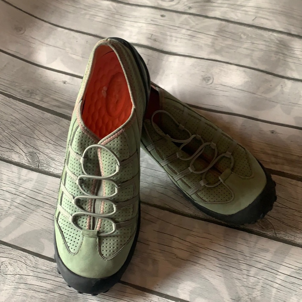 Women’s dress shoes